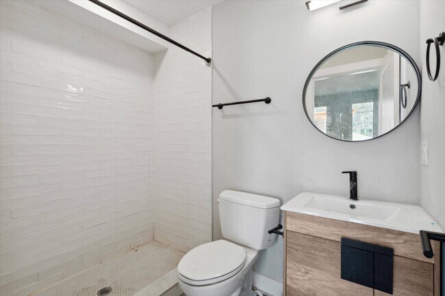 Building Photo - 1618 N Sydenham St