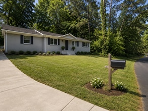 Building Photo - 2728 Pierce Dr N