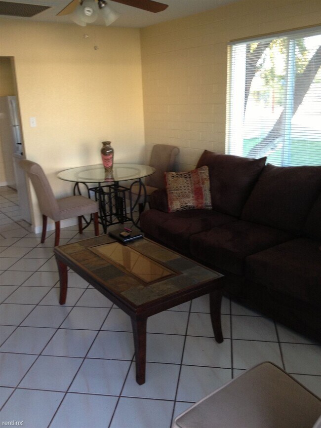 Building Photo - 2 br, 1 bath Duplex - 833 E Alice Ave Apt A