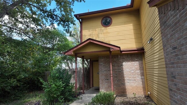 Building Photo - 6610 Windrift Way