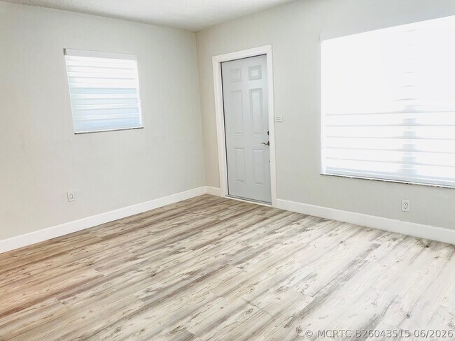 Building Photo - 630 N 69th Ave
