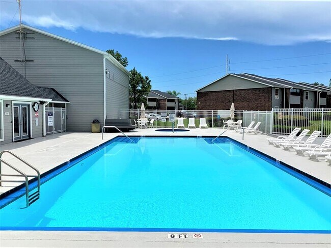 Building Photo - 1400 Gandy Blvd N