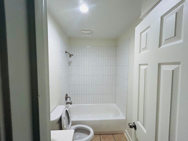 Building Photo - 810 Louis Wilson Dr