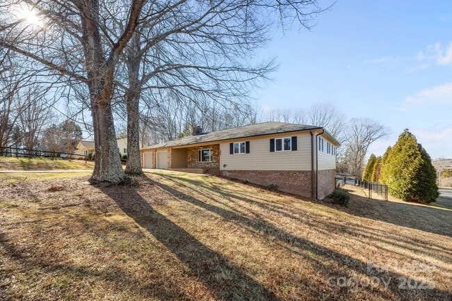 Building Photo - 130 Boulder Dr