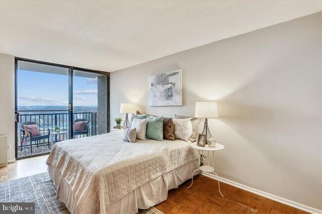 Building Photo - 4 Monroe St