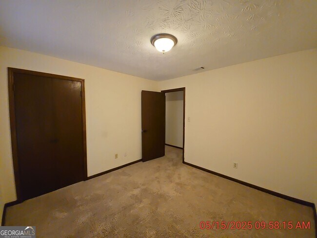 Building Photo - 3937 Woodland Cir SE