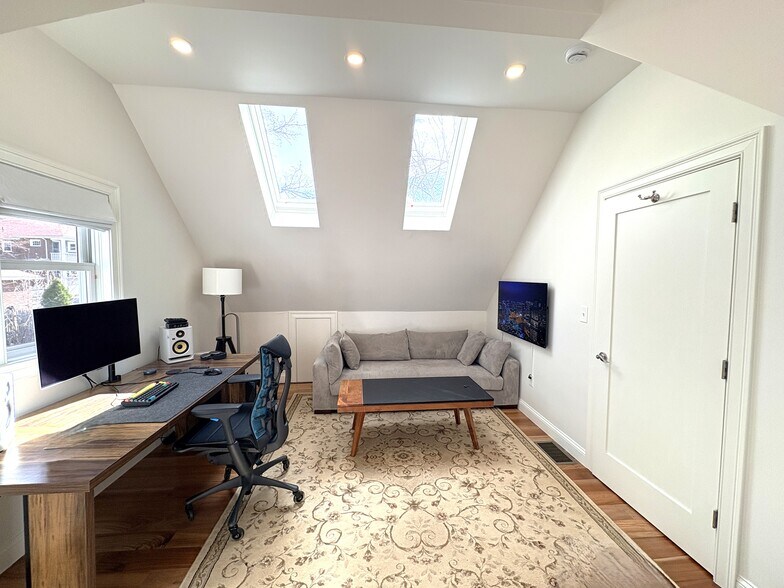 Building Photo - 32 Salisbury Rd