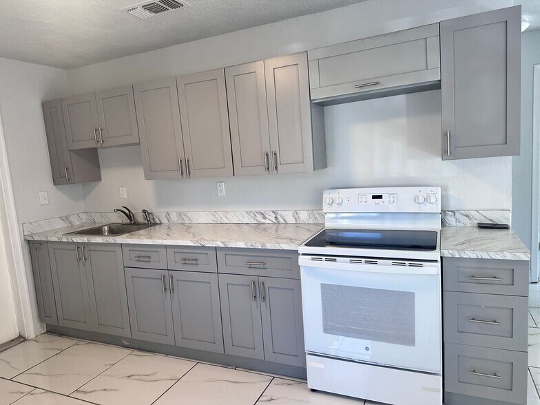 Building Photo - 410 NW 33rd St