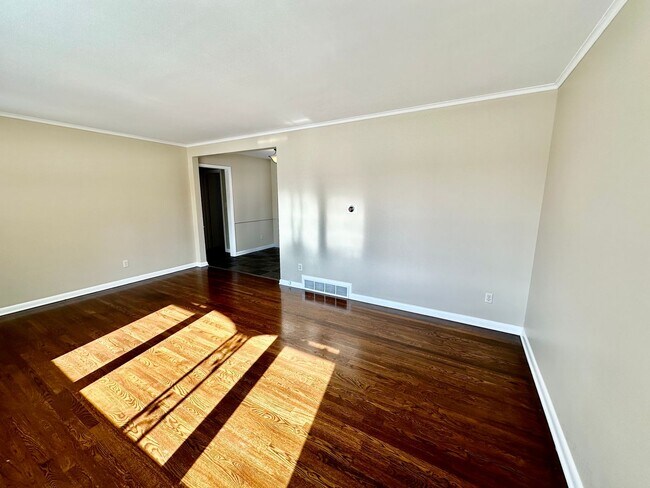Building Photo - 3043 Mt Holyoke Rd