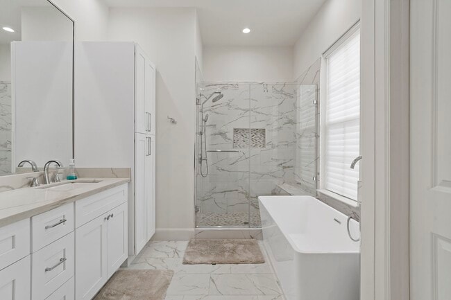 Building Photo - 2174 Briarglen Dr