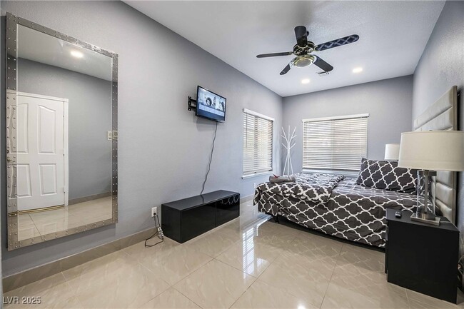 Building Photo - 1400 Castle Crest Dr