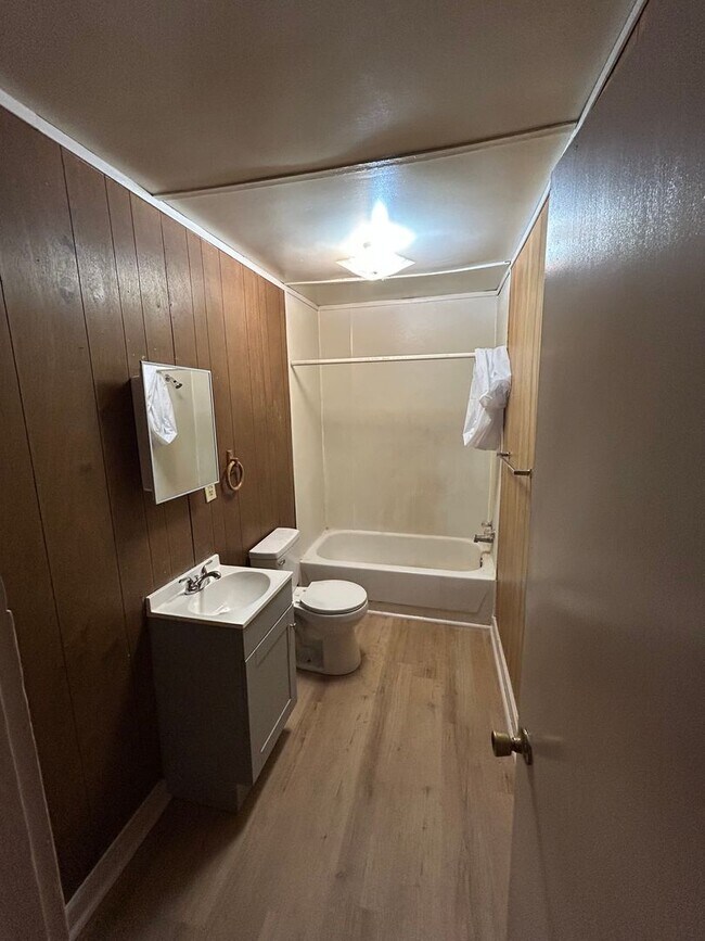 Building Photo - 610-612 Sherman St