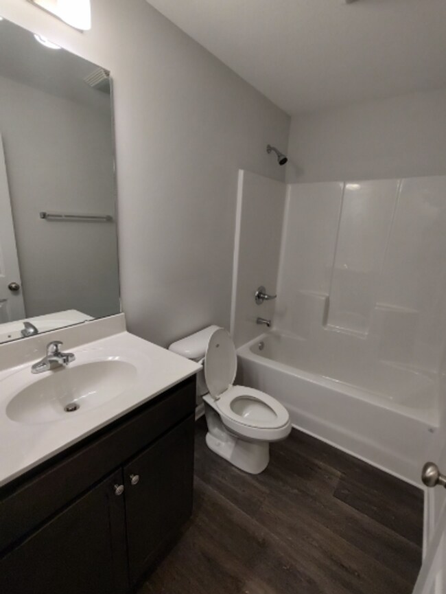 Building Photo - Move in Ready! Easy & Quick move-in process