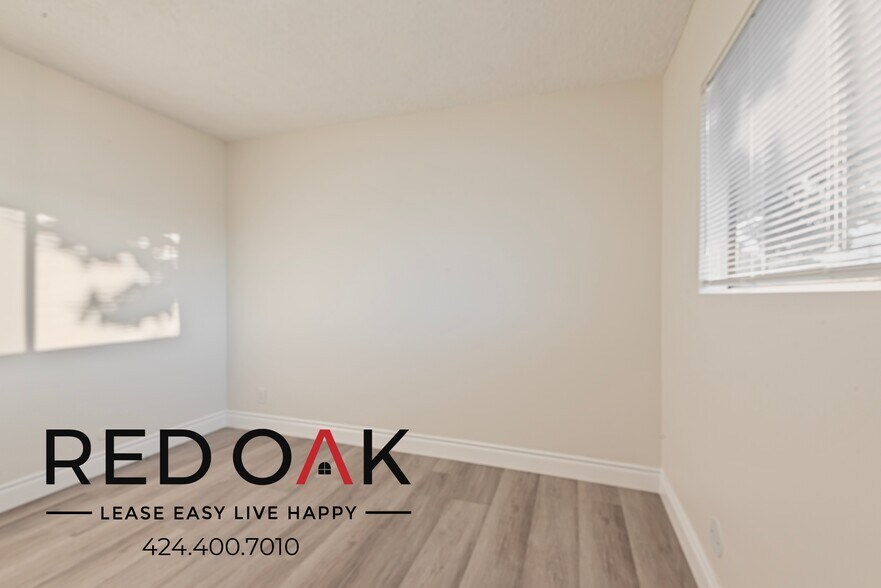 Building Photo - 10920 Ramona Blvd