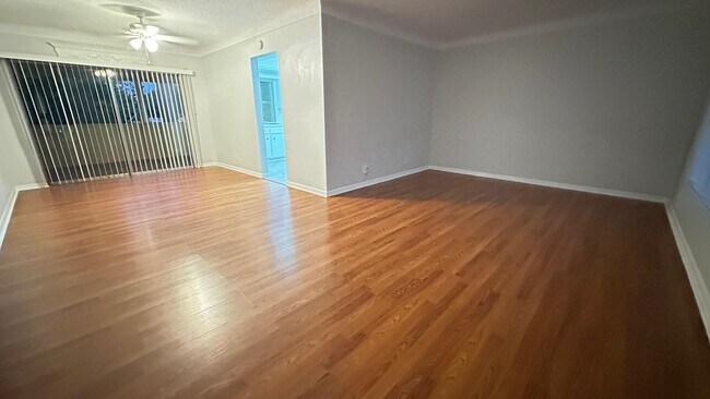 Building Photo - 1911 NE 28th Ct