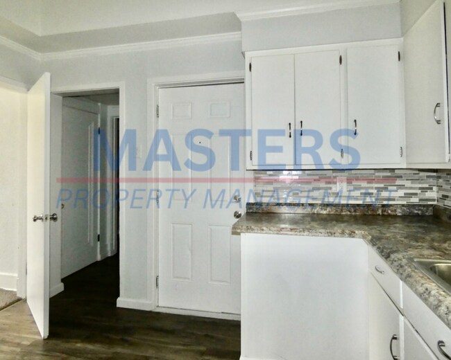 Building Photo - Three Bedroom House