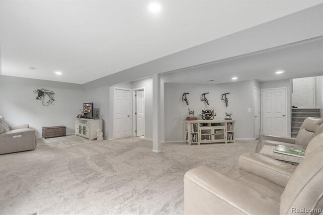 Building Photo - 1116 Lakeview Cir