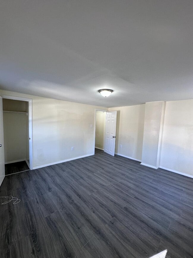 Building Photo - 153 Vine St