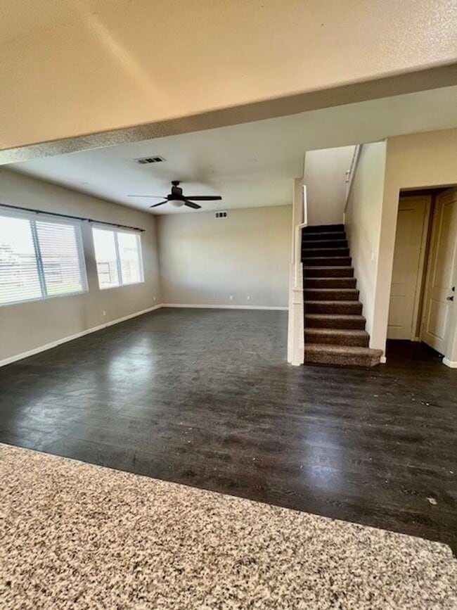 Building Photo - Northwest Bakersfield Gated Home