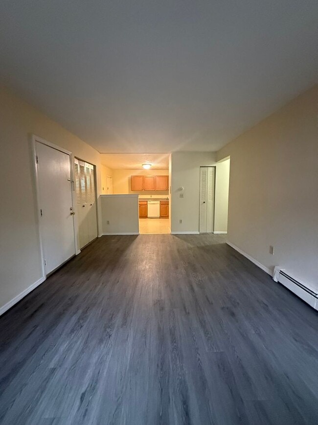 Building Photo - Renovated Gardner 2 Bed