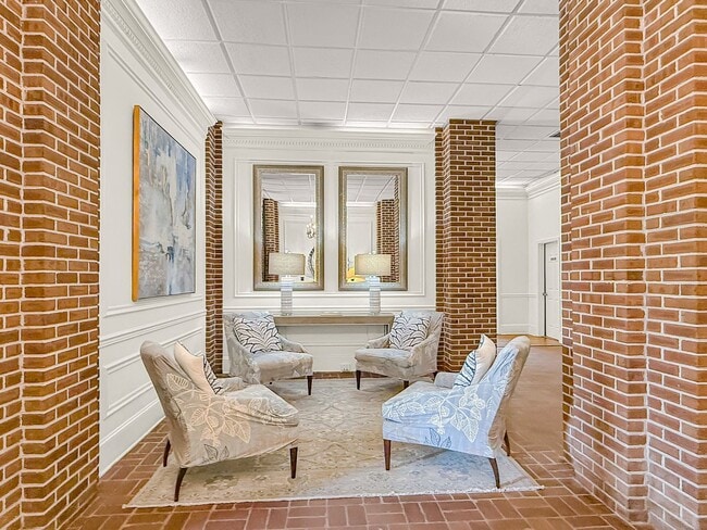 Building Photo - Downtown Charleston Living with Stunning Views