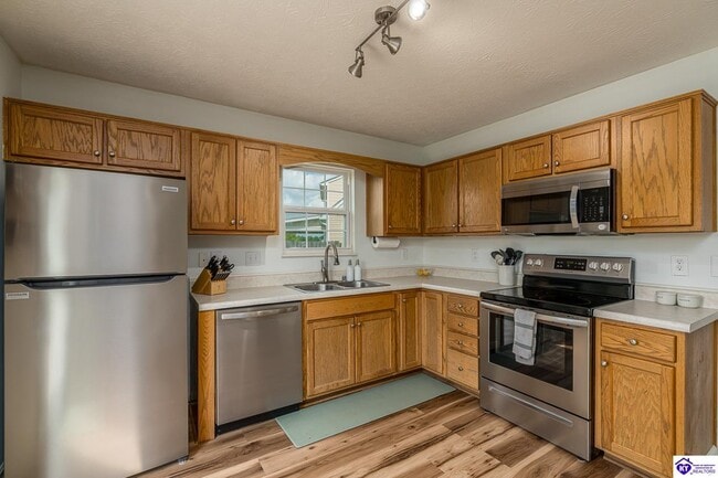 Building Photo - 310 Ivy Pointe Dr
