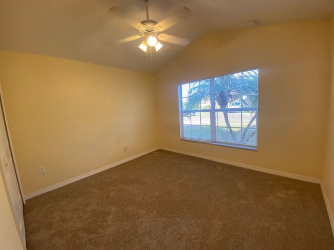 Building Photo - 487 Winwood Ct