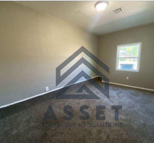 Building Photo - RENT TO OWN – Midwest City, OK