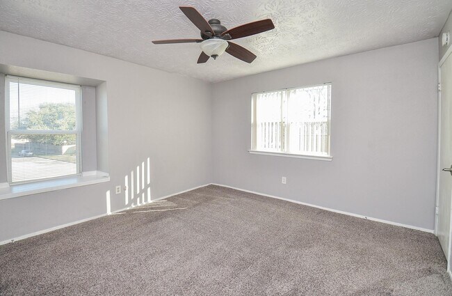 Building Photo - 18723 Lippizaner Dr