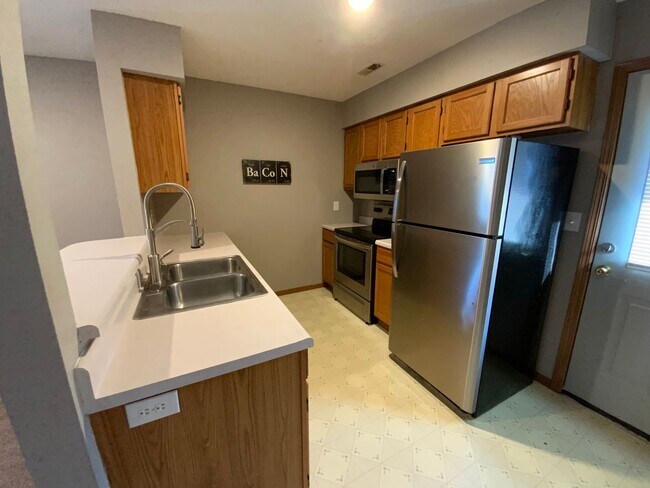 Building Photo - 3566-3568 Prescott Dr