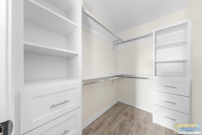 Building Photo - 690 Seminole Ln