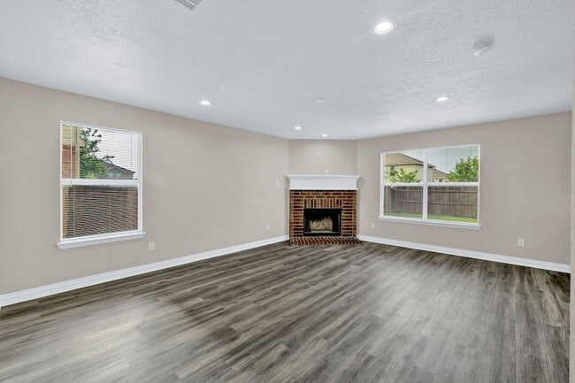 Building Photo - 6205 Winnebago Ct