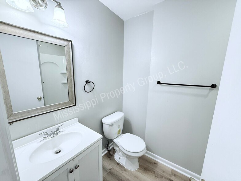 Building Photo - 1203 S 14th St
