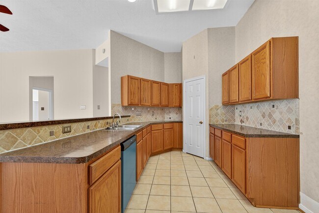 Building Photo - 4227 Meadowchase Ln