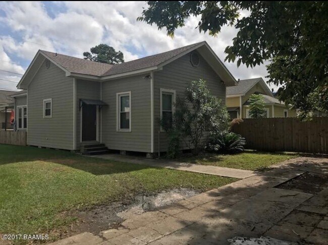 Building Photo - 200 E Cypress St