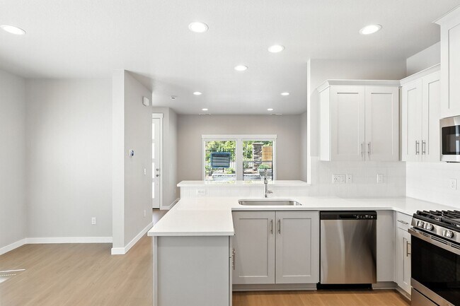 Building Photo - Brand New Townhome in Pleasant Valley Vill...