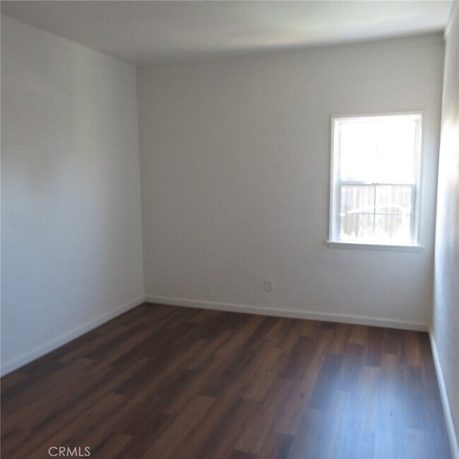 Building Photo - 1464 W 47th St