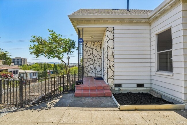 Building Photo - 517 Branciforte St