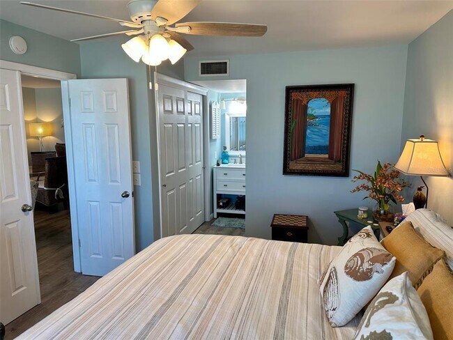 Building Photo - 950 Tarpon Center Dr