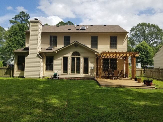 Building Photo - 103 Blackberry Bend