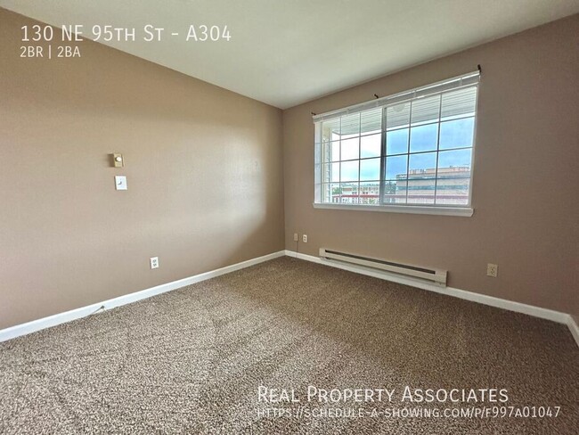 Building Photo - 2 BR/2 Bath Condo Maple Leaf Neighborhood-...