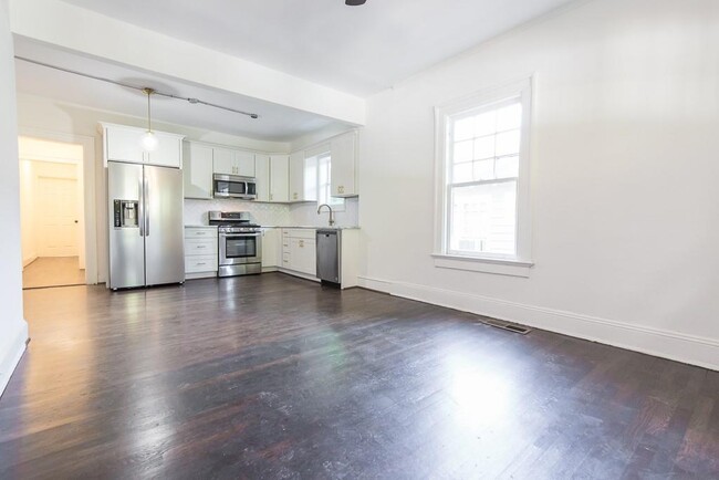 Building Photo - 536 Boulevard Pl NE