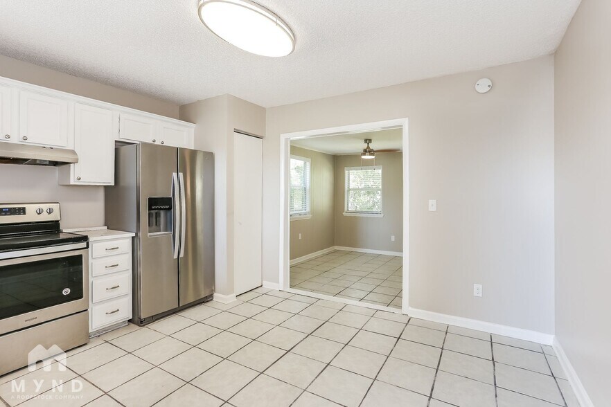 Building Photo - 7513 Cinnamon Lakes Dr