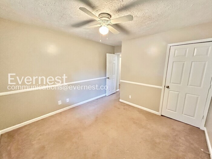 Building Photo - 2771 Skyland Dr NE