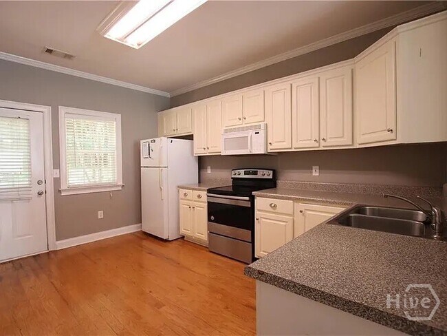 Building Photo - 460 S Barnett Shoals Rd