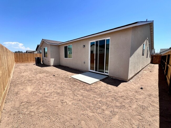 Building Photo - $2,550 Armstrong & Olive, 3 Bedroom - E. W...