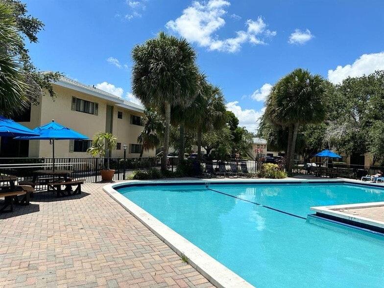 Building Photo - 2445 SW 18th Ter