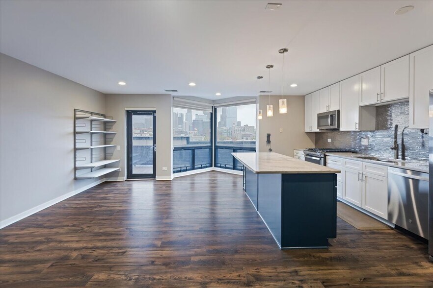 Building Photo - 222 S Racine Ave