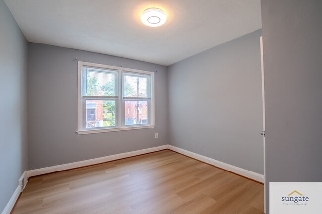 Building Photo - 1704 Redwood Ave