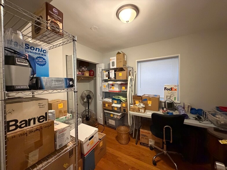 Building Photo - 6535 N Mozart St